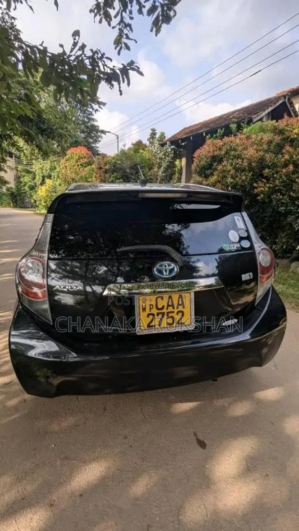 Toyota Aqua S Limited 2012 Car (Used)