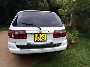 Toyota Caldina 2000 Car (Used)