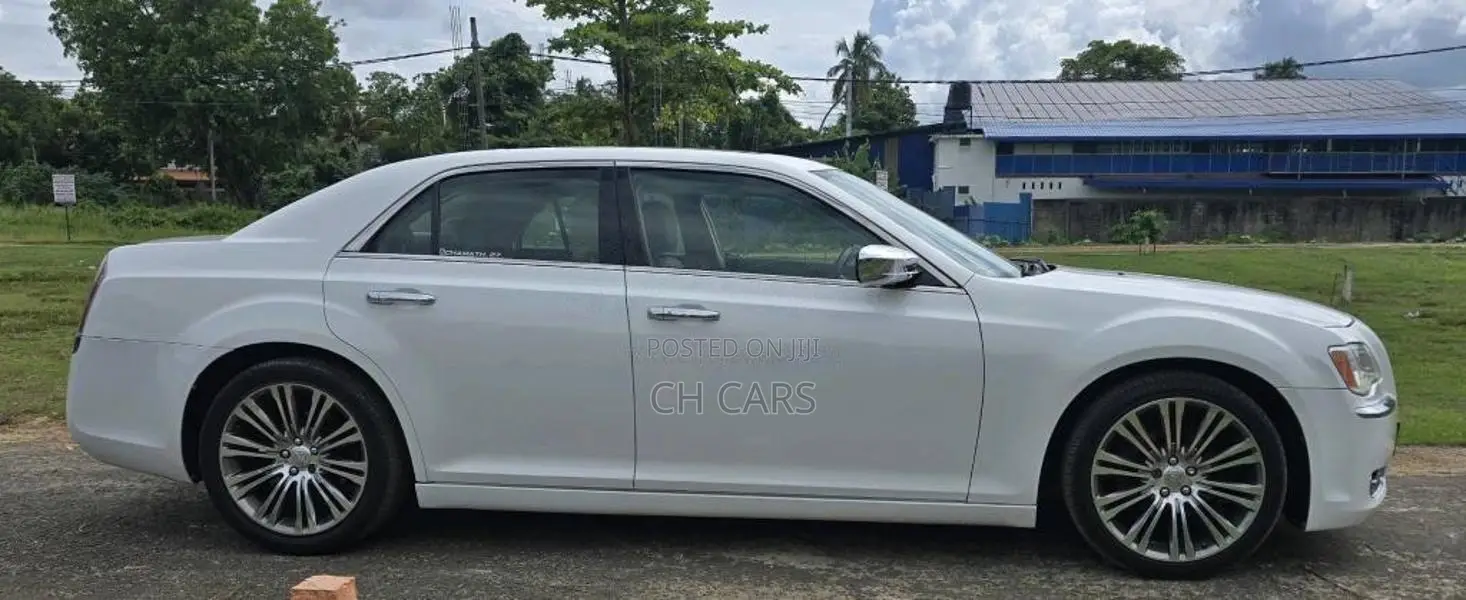 Chrysler 300 2012 Car (Used)