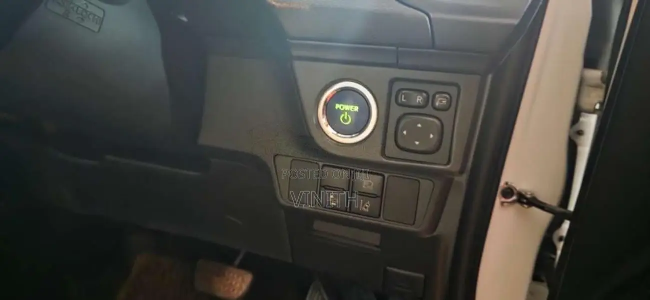 Toyota Axio 2016 Car (Used)