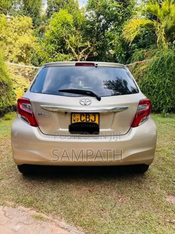 Toyota Vitz 2016 Car (Used)