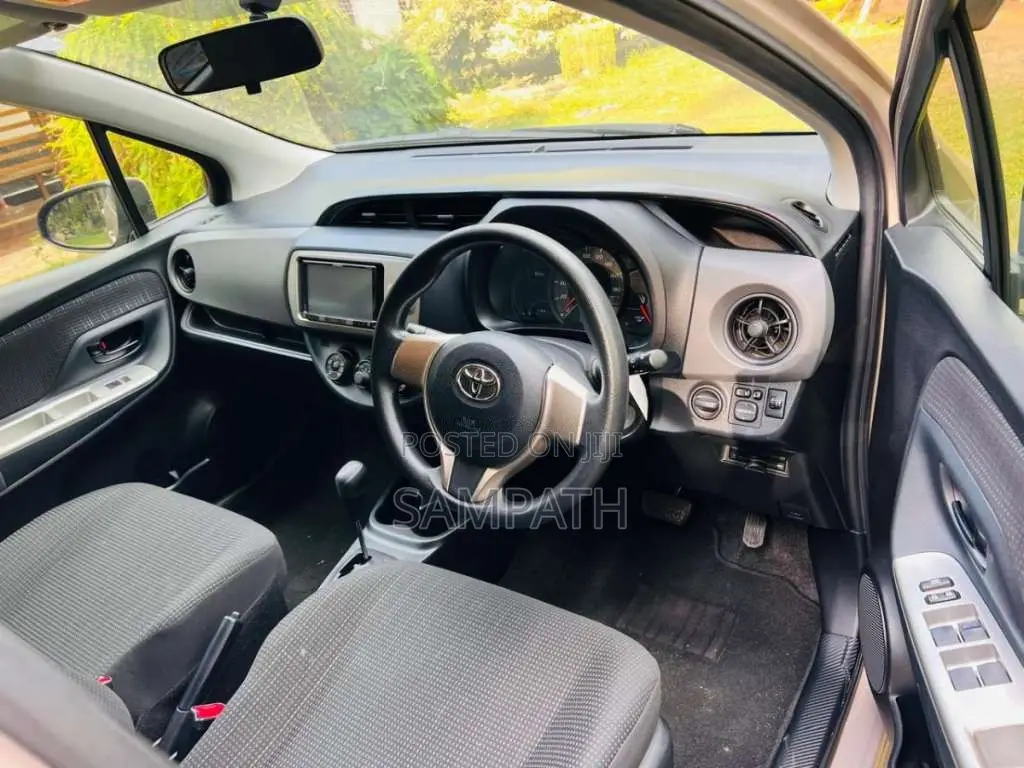 Toyota Vitz 2016 Car (Used)