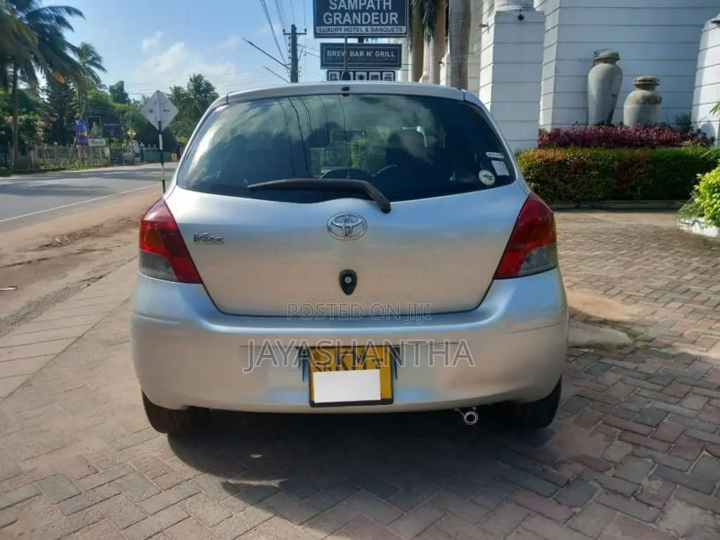 Toyota Vitz 2008 Car (Used)