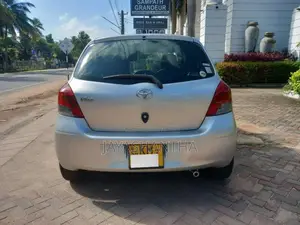 Toyota Vitz 2008 Car (Used)