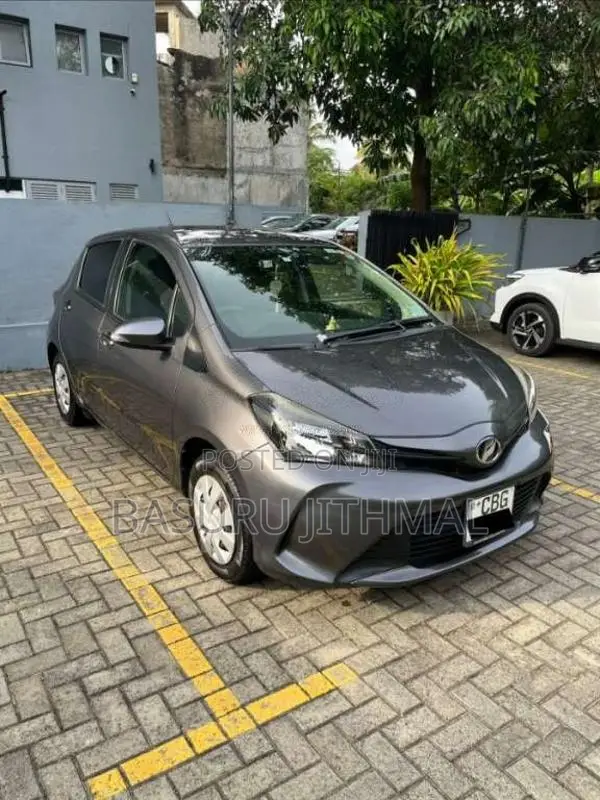 Toyota Vitz 2015 Car (Used)