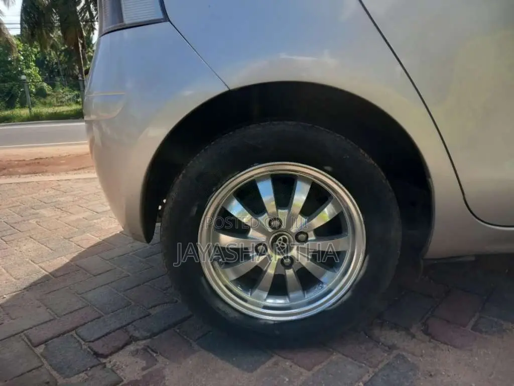Toyota Vitz 2008 Car (Used)