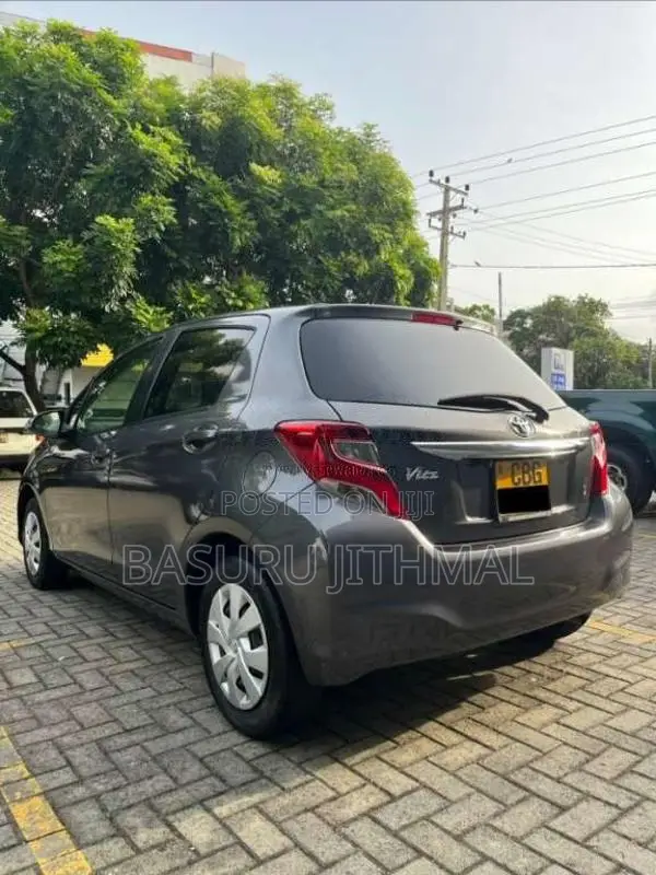 Toyota Vitz 2015 Car (Used)