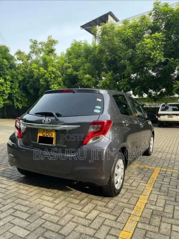 Toyota Vitz 2015 Car (Used)