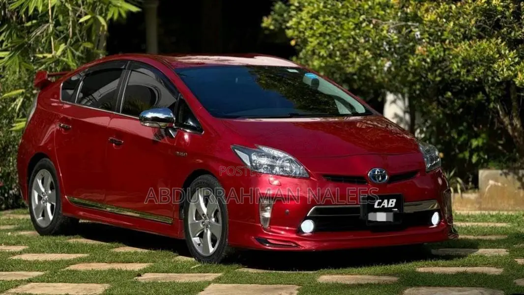 Toyota Prius 2013 Car (Used)