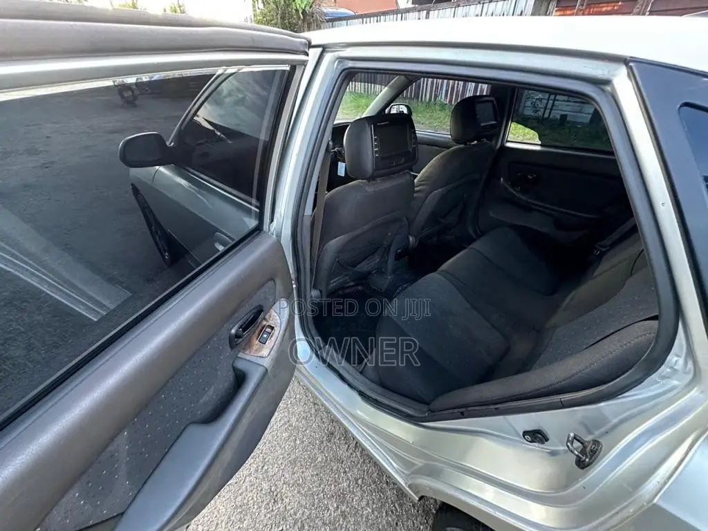 Hyundai Elantra GLS 2000 Car (Used)