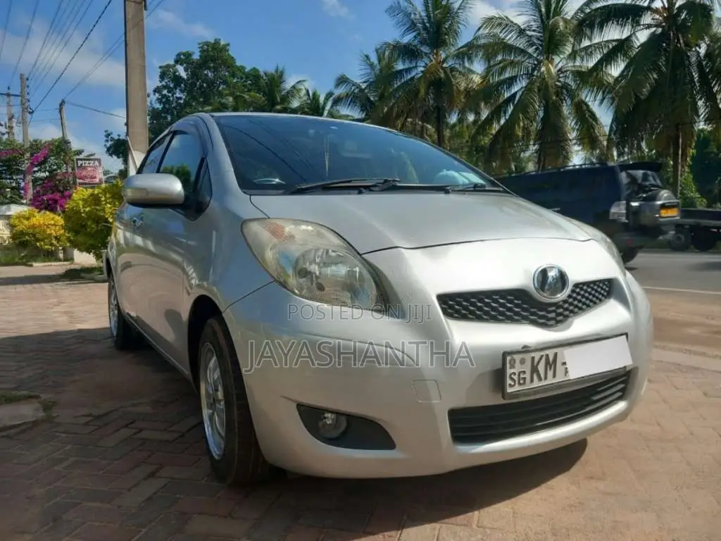 Toyota Vitz 2008 Car (Used)