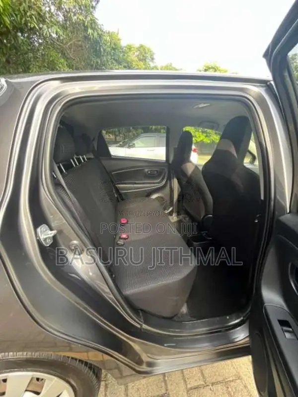 Toyota Vitz 2015 Car (Used)