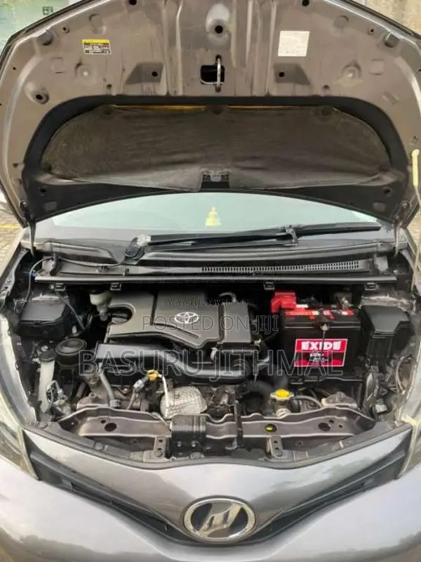 Toyota Vitz 2015 Car (Used)