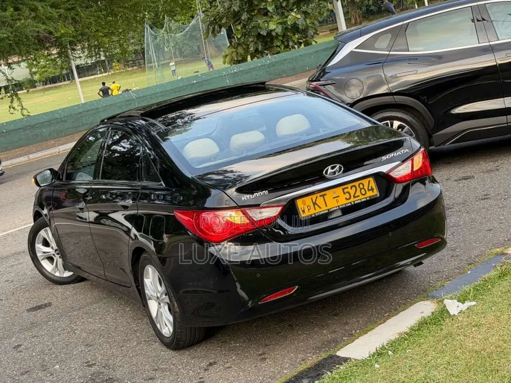 Hyundai Sonata 2012 Car (Used)