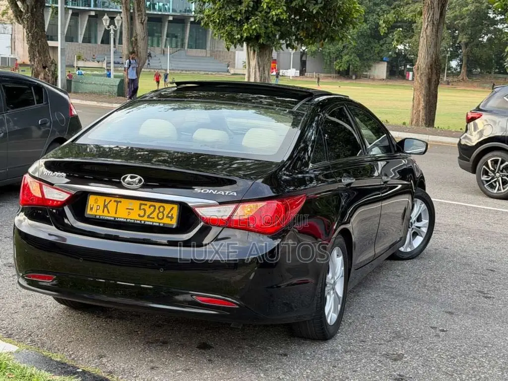 Hyundai Sonata 2012 Car (Used)