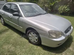 Hyundai Sonata 2000 Car (Used)