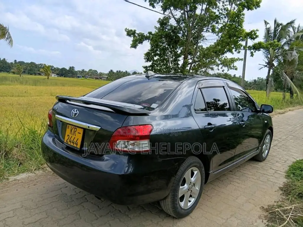 Toyota Belta 2011 Car (Used)