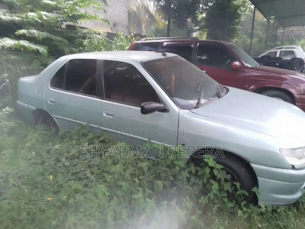 Peugeot 305 2000 Car (Used)