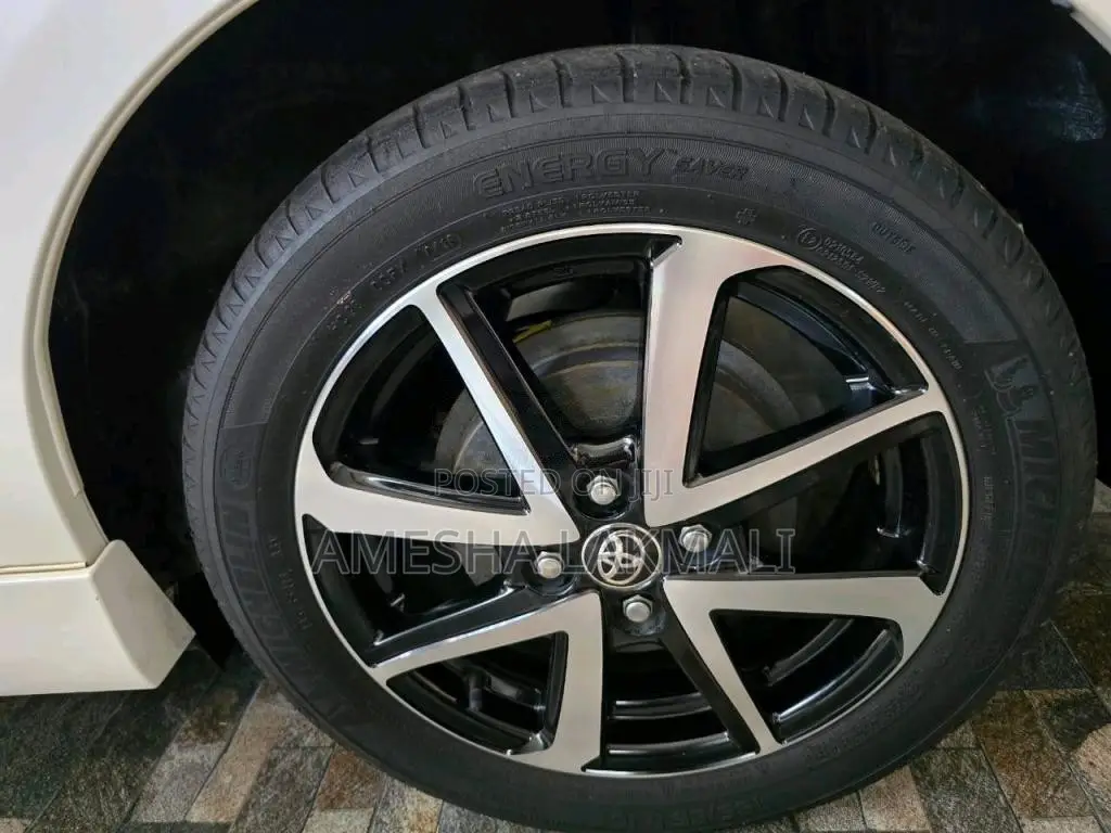 Toyota Axio 2018 Car (Used)