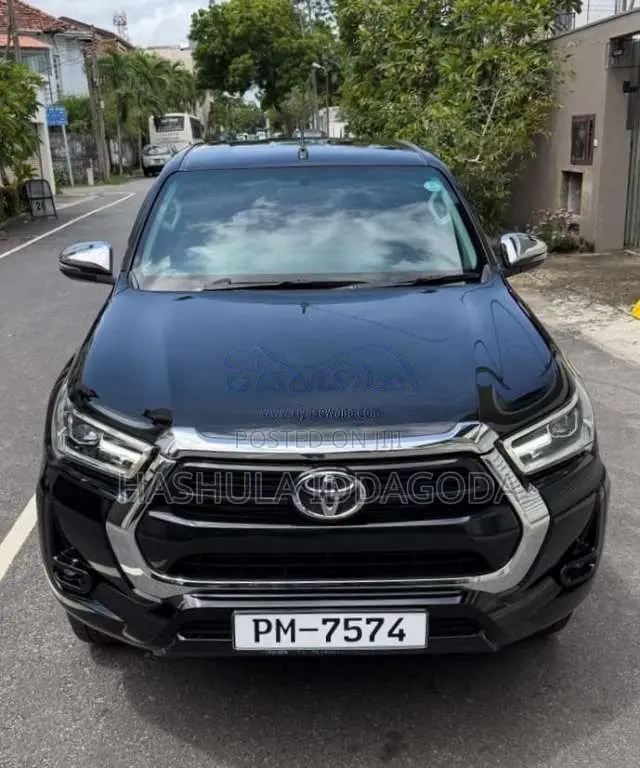 Toyota Hilux 2025 Pickup (Used)