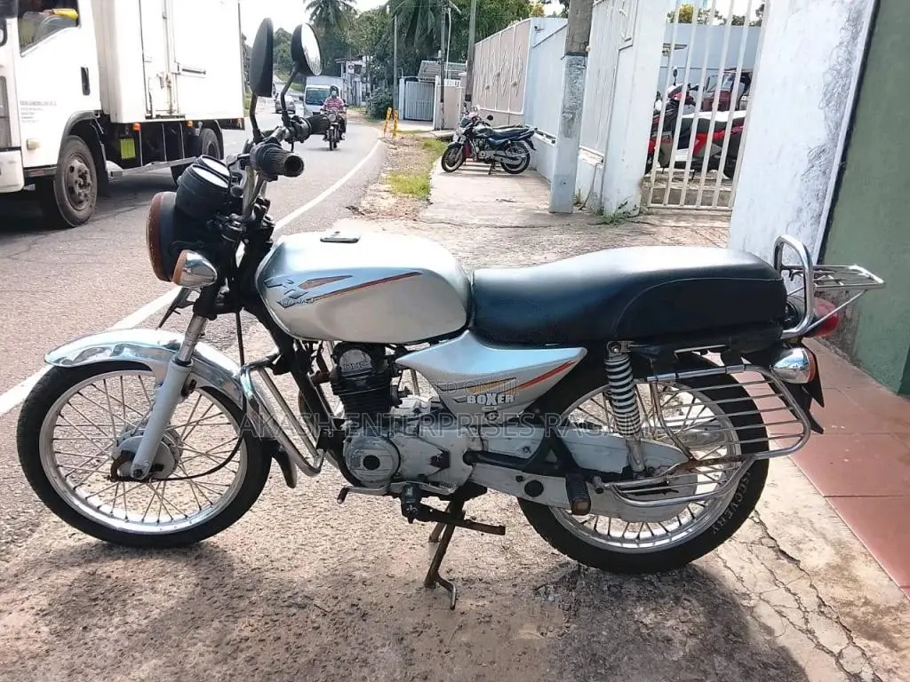 Bajaj Boxer 2005 Motorbike (Used)