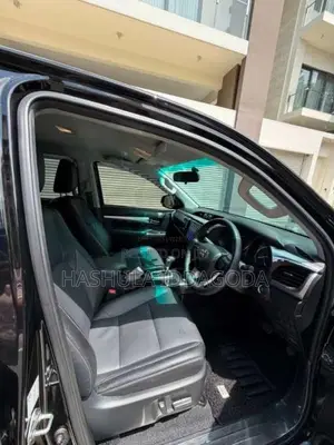Toyota Hilux 2025 Pickup (Used)