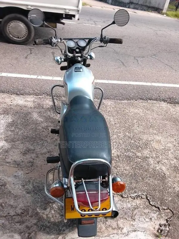 Bajaj Boxer 2005 Motorbike (Used)