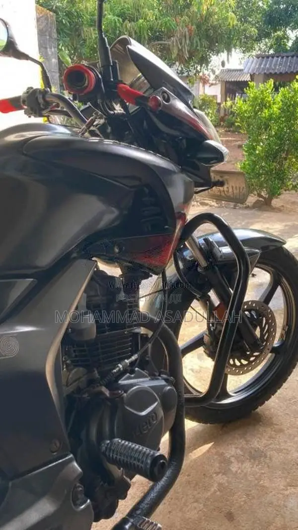 Hero Hunk 2017 Motorbike (Used)