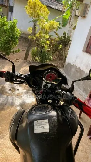 Hero Hunk 2017 Motorbike (Used)