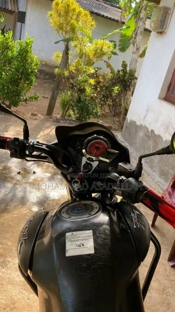 Hero Hunk 2017 Motorbike (Used)