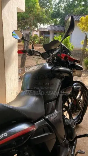 Hero Hunk 2017 Motorbike (Used)