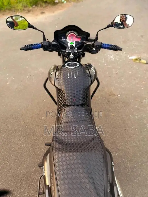 Hero Hunk 2015 Motorbike (Used)