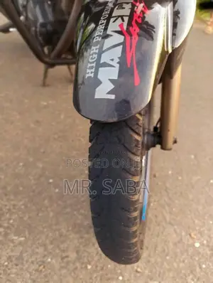 Hero Hunk 2015 Motorbike (Used)