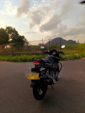 Hero Hunk 2015 Motorbike (Used)