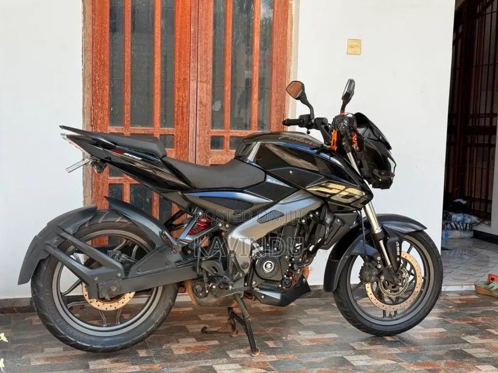Bajaj Pulsar NS200 2025 Motorbike (Used)