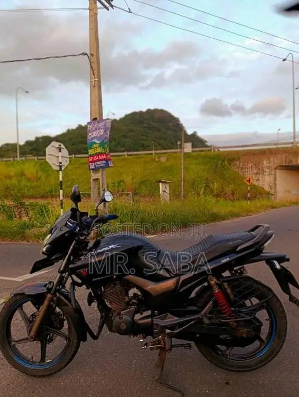 Hero Hunk 2015 Motorbike (Used)