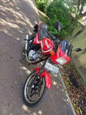 Suzuki Gs125 2002 motorcycle Brand New
