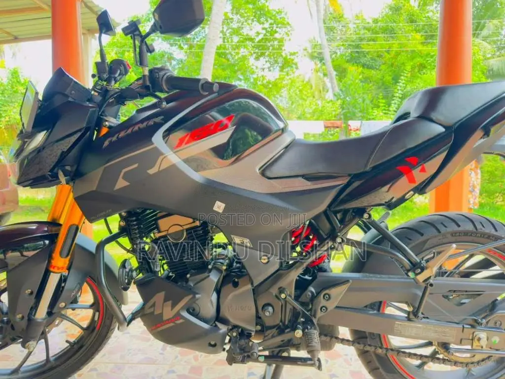 Hero Hunk 160R 4V 2025 Motorbike (Used)