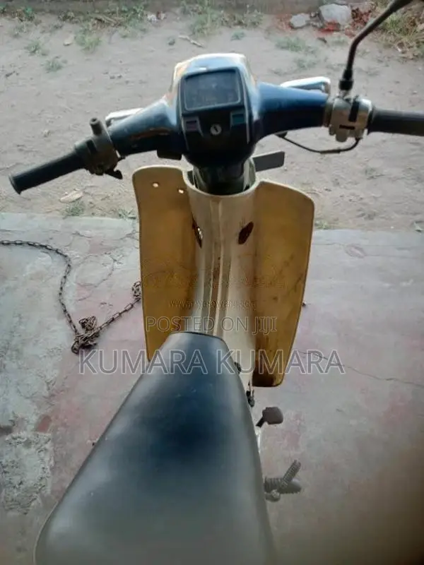 Yamaha V50 1990 Motorbike (Used)