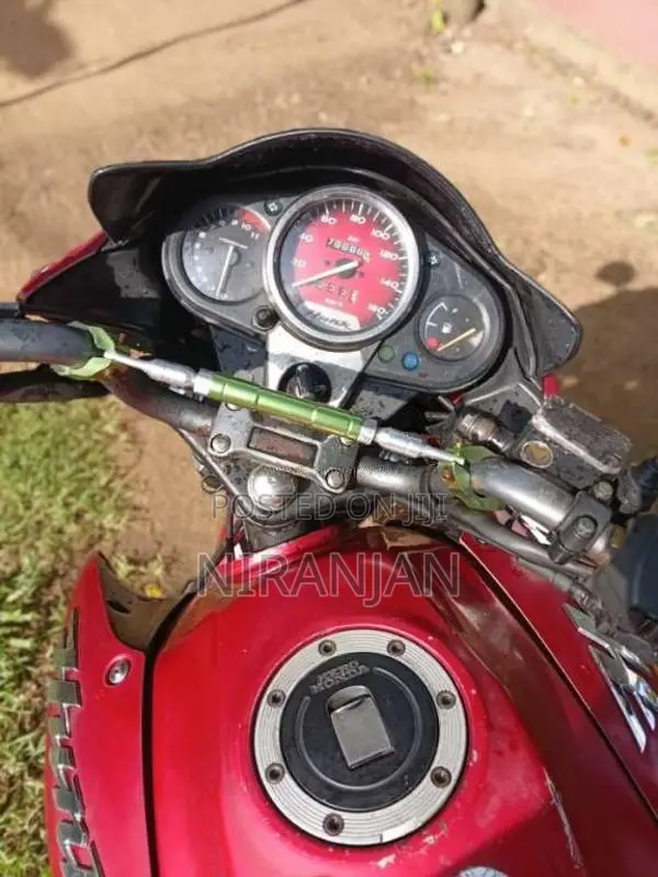 Hero-Honda Hunk 2010 Motorbike (Used)