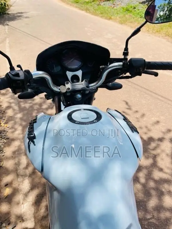 Hero-Honda Hunk 2010 Motorbike (Used)