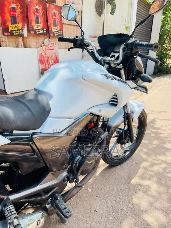 Hero-Honda Hunk 2010 Motorbike (Used)