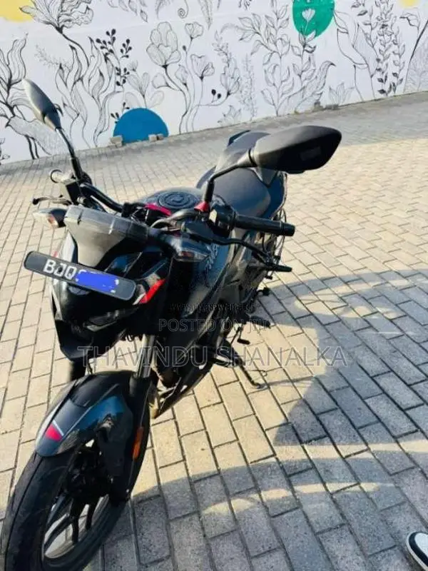 Bajaj Pulsar N160 2025 Motorbike (Used)
