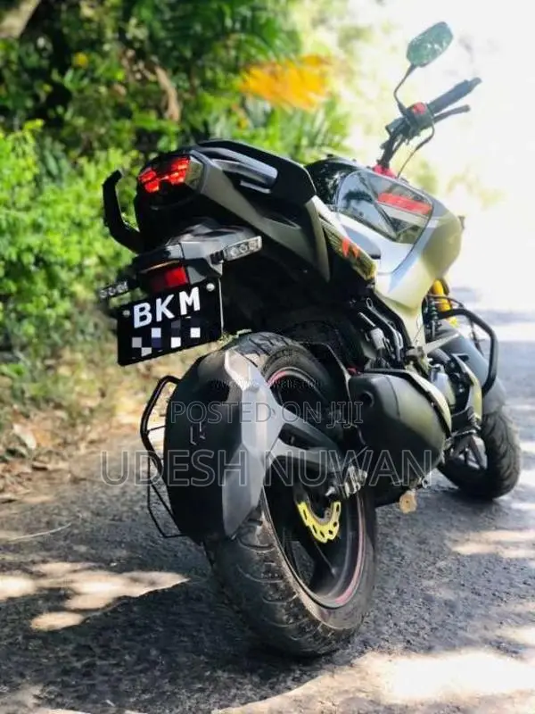 Hero Hunk 2025 Motorbike (Used)
