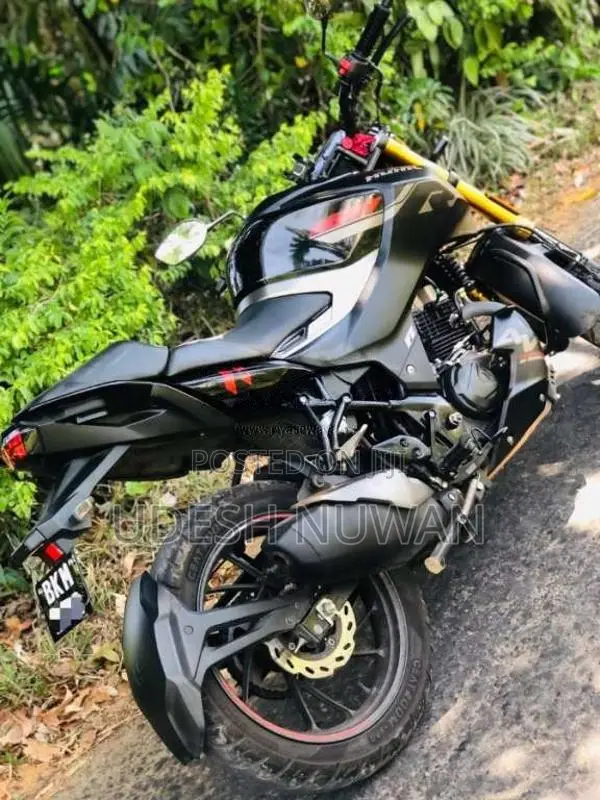 Hero Hunk 2025 Motorbike (Used)