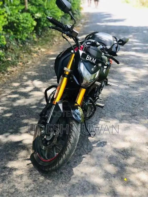 Hero Hunk 2025 Motorbike (Used)