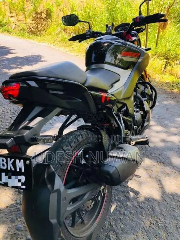 Hero Hunk 2025 Motorbike (Used)