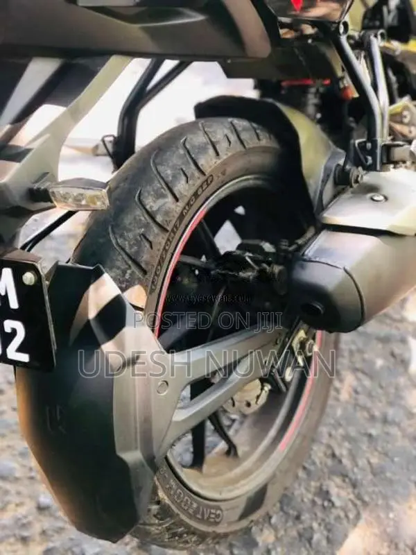 Hero Hunk 2025 Motorbike (Used)