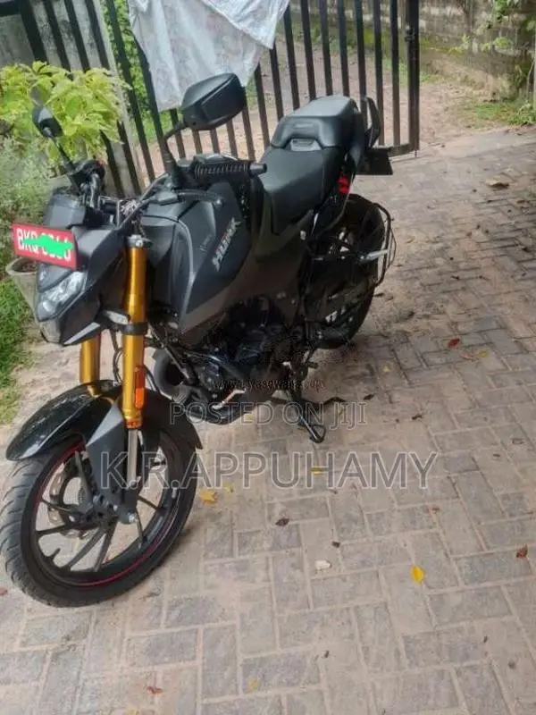 Hero Hunk 2025 Motorbike (Used)