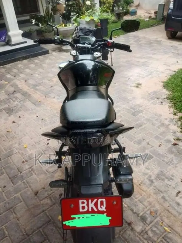 Hero Hunk 2025 Motorbike (Used)